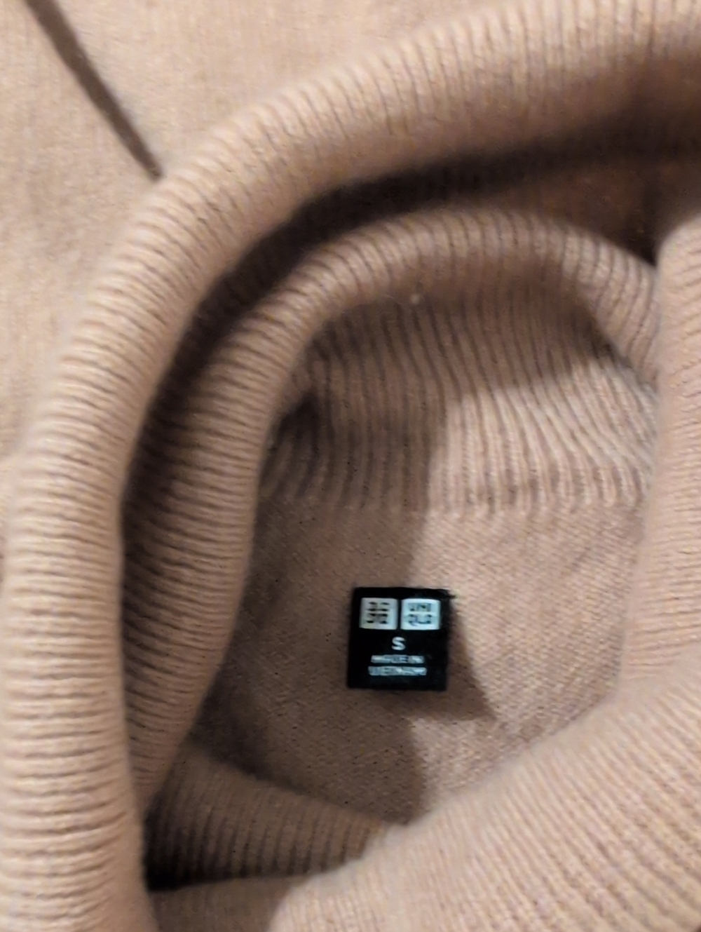Uniqlo Cashmere Women's Long Turtleneck in Salmon Brown Shade Small - Picture 3 of 4